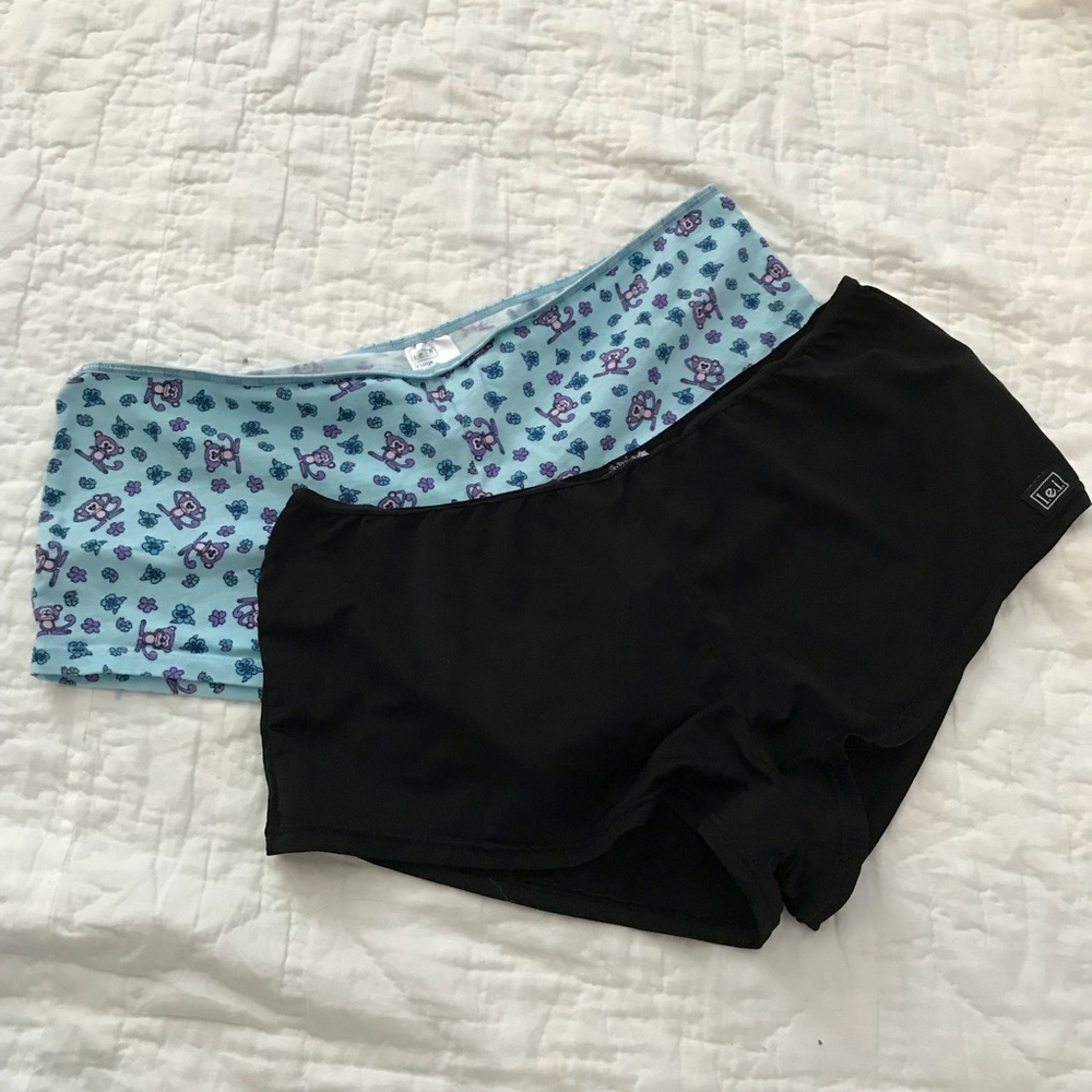 LEI boy short style panty. Monkeys/black. Size L